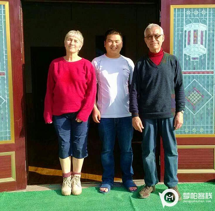 法國博士在 夢帕客棧 天子山店